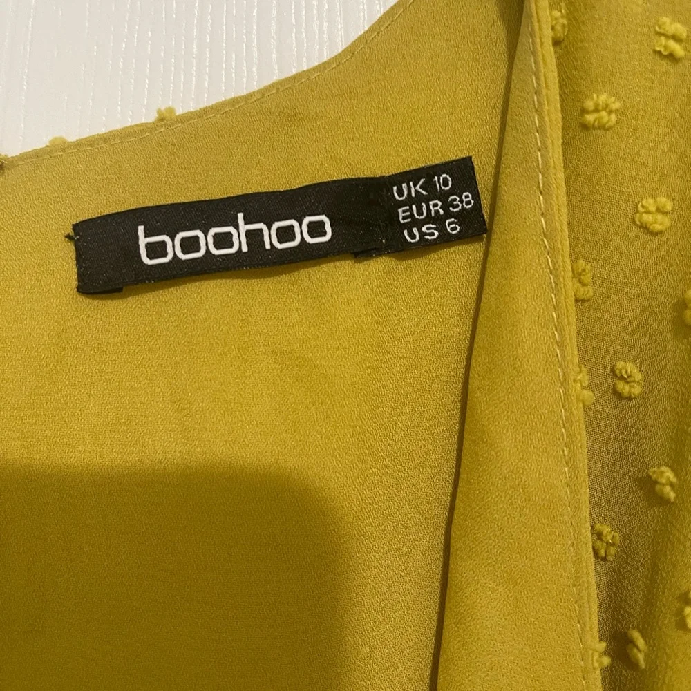 Boohoo Dobby Chiffon Wide Sleeve Skater Dress - Picture 3 of 4
